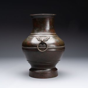 A fine Chinese archaistic bronze 'hu' vase, Song/Yuan — 照片 3