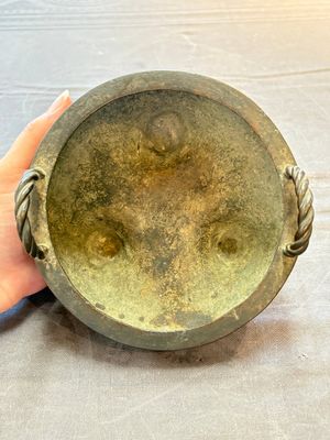 A fine Chinese archaistic bronze tripod censer, Yuan — foto 5