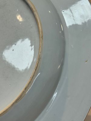 A fine Chinese armorial dish with the arms of Grant for the English market, Yongzheng, ca. 1730 — photo 12