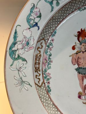 A fine Chinese armorial dish with the arms of Grant for the English market, Yongzheng, ca. 1730 — photo 4