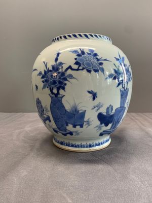 A fine Chinese blue and white 'antiquities' jar, Jiajing mark, Transitional period — 照片 3