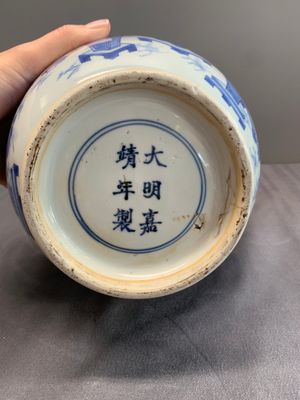 A fine Chinese blue and white 'antiquities' jar, Jiajing mark, Transitional period — 照片 6