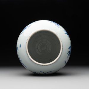 A fine Chinese blue and white 'antiquities' jar, Jiajing mark, Transitional period — 照片 5