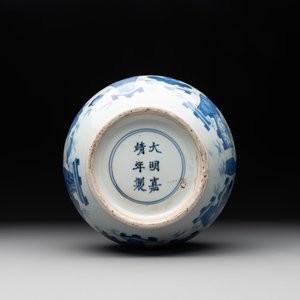 A fine Chinese blue and white 'antiquities' jar, Jiajing mark, Transitional period — 照片 6