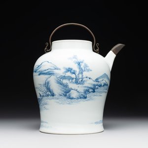 A fine Chinese blue and white 'Bleu de Hue' 'landscape' teapot with bronze mount, Chenghua mark, 18/19th C. — 照片 1