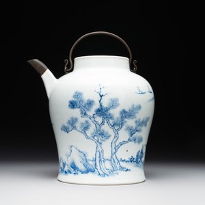 A fine Chinese blue and white 'Bleu de Hue' 'landscape' teapot with bronze mount, Chenghua mark, 18/19th C. — 照片 3