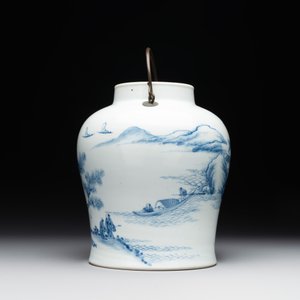 A fine Chinese blue and white 'Bleu de Hue' 'landscape' teapot with bronze mount, Chenghua mark, 18/19th C. — 照片 4