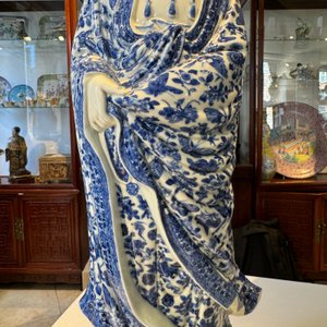 A fine Chinese blue and white Boddhisattva, Xue Chang Sen 薛長森 seal mark, Republic — photo 11