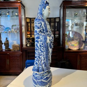 A fine Chinese blue and white Boddhisattva, Xue Chang Sen 薛長森 seal mark, Republic — photo 6