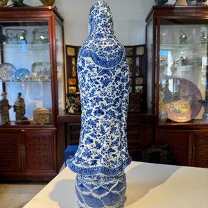 A fine Chinese blue and white Boddhisattva, Xue Chang Sen 薛長森 seal mark, Republic — photo 7