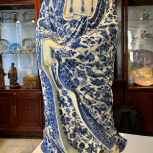 A fine Chinese blue and white Boddhisattva, Xue Chang Sen 薛長森 seal mark, Republic — photo 10