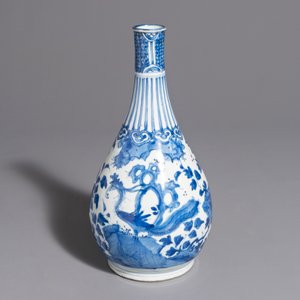 A fine Chinese blue and white bottle vase with a phoenix, hare mark, Wanli — photo 7