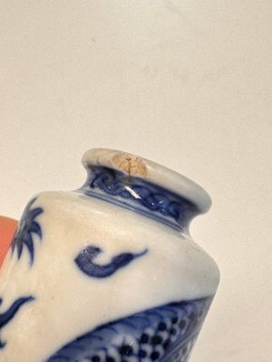 A fine Chinese blue and white 'Dragon' snuff bottle — photo 8