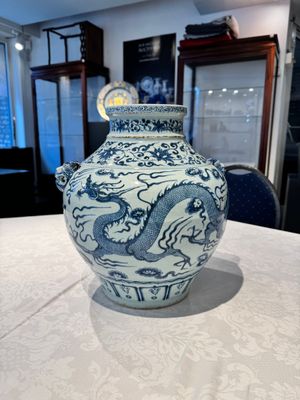 A fine Chinese blue and white 'dragon' vase with mythical-beast-shaped handles, probably Yuan — photo 1