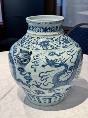 A fine Chinese blue and white 'dragon' vase with mythical-beast-shaped handles, probably Yuan — photo 5