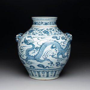 A fine Chinese blue and white 'dragon' vase with mythical-beast-shaped handles, probably Yuan — photo 1
