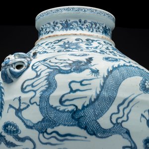 A fine Chinese blue and white 'dragon' vase with mythical-beast-shaped handles, probably Yuan — photo 6
