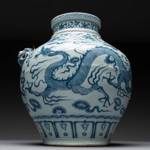 A fine Chinese blue and white 'dragon' vase with mythical-beast-shaped handles, probably Yuan — photo 7