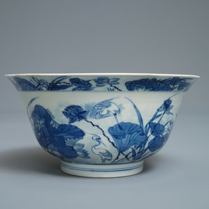 A fine Chinese blue and white 'Herons by a lotus pond' bowl, Fu mark, Kangxi — 照片 4