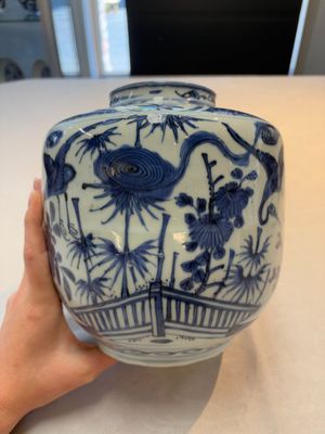 A fine Chinese blue and white jar with two cranes in a garden, Wanli — photo 3