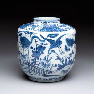 A fine Chinese blue and white jar with two cranes in a garden, Wanli — photo 3