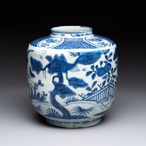 A fine Chinese blue and white jar with two cranes in a garden, Wanli — photo 4