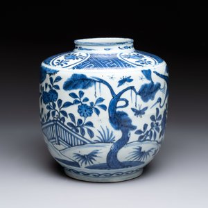 A fine Chinese blue and white jar with two cranes in a garden, Wanli — photo 5