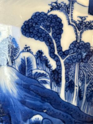 A fine Chinese blue and white 'landscape and antiquities' bowl with silver handles, Kangxi — 照片 14