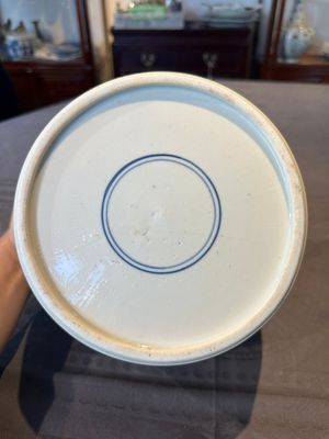 A fine Chinese blue and white 'landscape and antiquities' bowl with silver handles, Kangxi — 照片 19