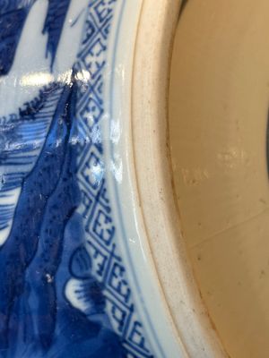 A fine Chinese blue and white 'landscape and antiquities' bowl with silver handles, Kangxi — 照片 20