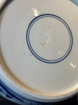 A fine Chinese blue and white 'landscape and antiquities' bowl with silver handles, Kangxi — 照片 21