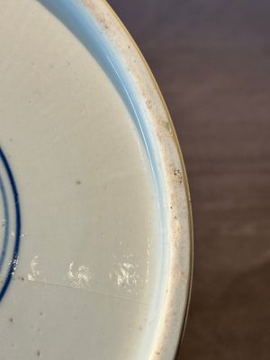 A fine Chinese blue and white 'landscape and antiquities' bowl with silver handles, Kangxi — 照片 22