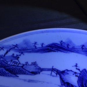 A fine Chinese blue and white landscape plate, Kangxi — 照片 3