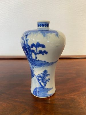 A fine Chinese blue and white 'meiping' vase with farmers with oxen, Qianlong mark, Republic — 照片 2