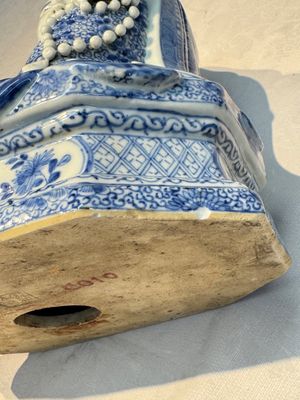 A fine Chinese blue and white Milefo Buddha on a wooden stand, Wei Hongtai Zao 魏洪泰造 mark, Republic — photo 12