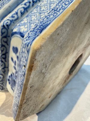A fine Chinese blue and white Milefo Buddha on a wooden stand, Wei Hongtai Zao 魏洪泰造 mark, Republic — photo 9