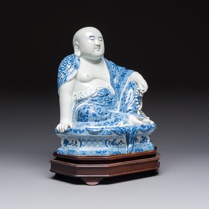 A fine Chinese blue and white Milefo Buddha on a wooden stand, Wei Hongtai Zao 魏洪泰造 mark, Republic — photo 1