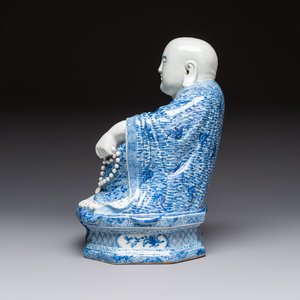A fine Chinese blue and white Milefo Buddha on a wooden stand, Wei Hongtai Zao 魏洪泰造 mark, Republic — photo 3