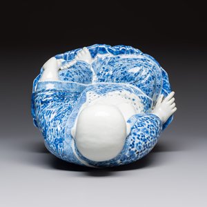 A fine Chinese blue and white Milefo Buddha on a wooden stand, Wei Hongtai Zao 魏洪泰造 mark, Republic — photo 6