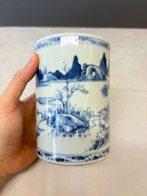A fine Chinese blue and white 'Mountainous Riverscape' brush pot — photo 6