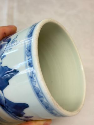 A fine Chinese blue and white 'Mountainous Riverscape' brush pot — photo 7