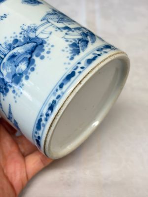 A fine Chinese blue and white 'Mountainous Riverscape' brush pot — photo 9