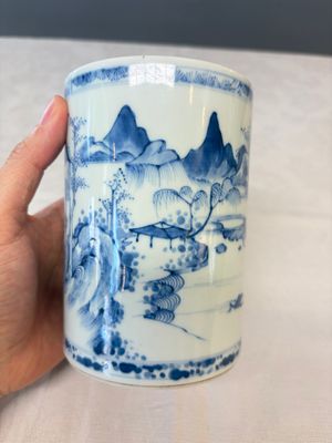 A fine Chinese blue and white 'Mountainous Riverscape' brush pot — photo 2
