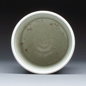 A fine Chinese blue and white 'Mountainous Riverscape' brush pot — photo 6