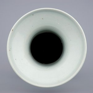 A fine Chinese blue and white on celadon ground "Immortals" vase, 19th C. — 照片 5