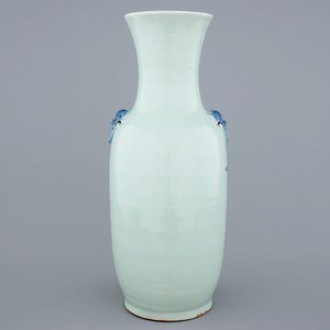 A fine Chinese blue and white on celadon ground porcelain vase with foo dogs, 19th C. — photo 4