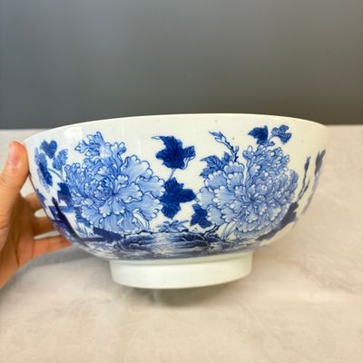 A fine Chinese blue and white 'Peonies' bowl — foto 5