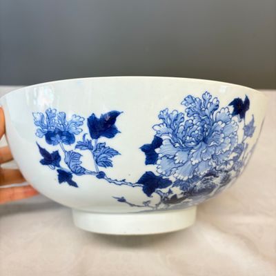 A fine Chinese blue and white 'Peonies' bowl — foto 7