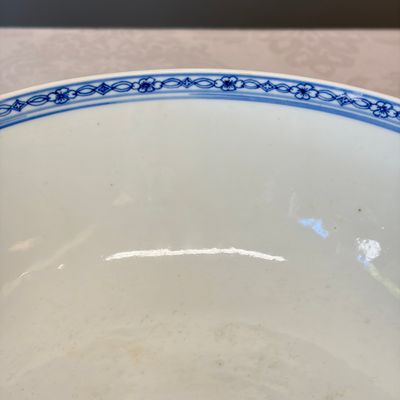 A fine Chinese blue and white 'Peonies' bowl — foto 9