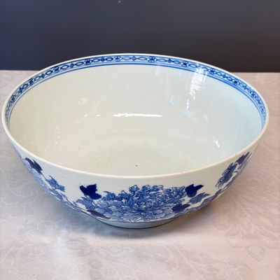 A fine Chinese blue and white 'Peonies' bowl — foto 2